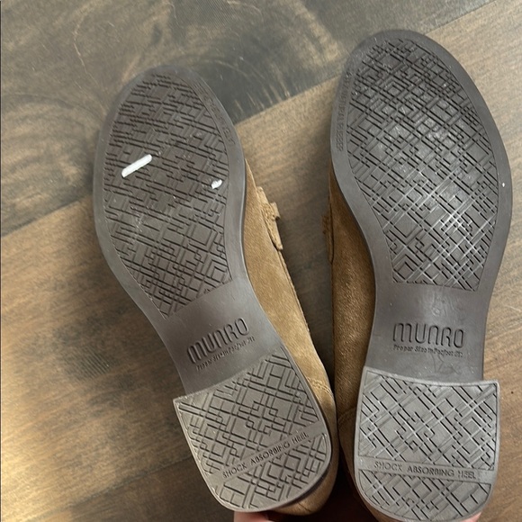 Munro women olive green Suede Loafers - Picture 3 of 8